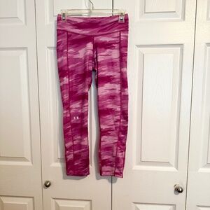 Women’s small Under Amour pink camo cropped cold gear leggings